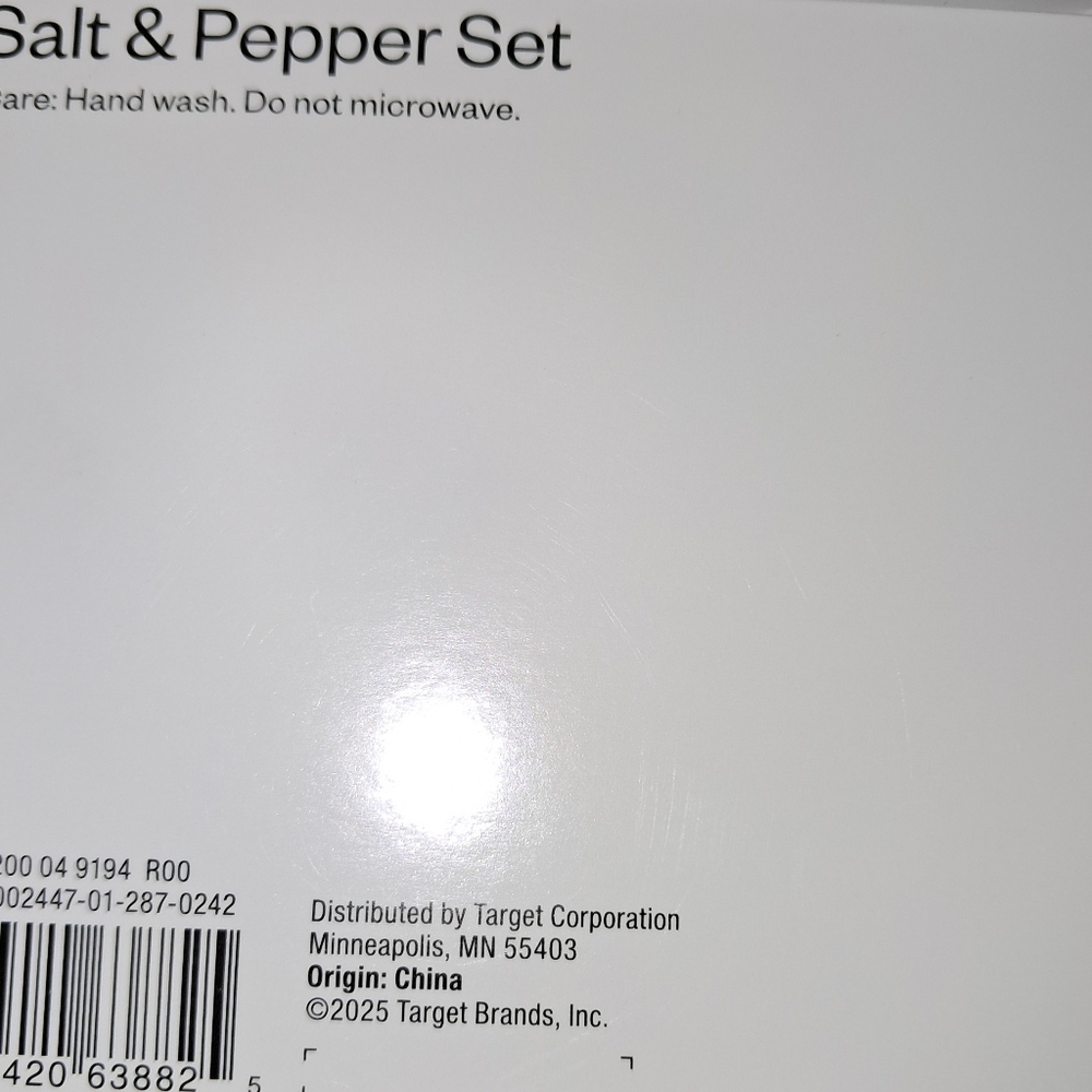 Room Essentials NWT Wavy Stoneware Salt & Pepper Shaker Set In Pink/Cream - Picture 5 of 5